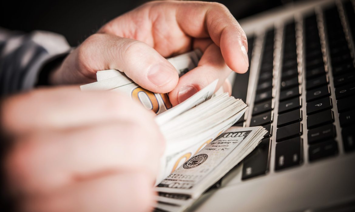 making-money-online-P4QPHCV-scaled